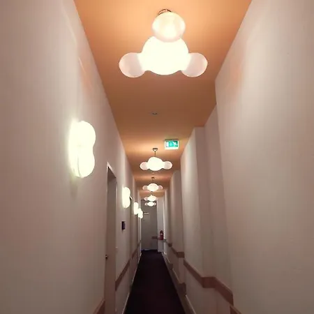 Jugendhotel Berlincity Хостел *